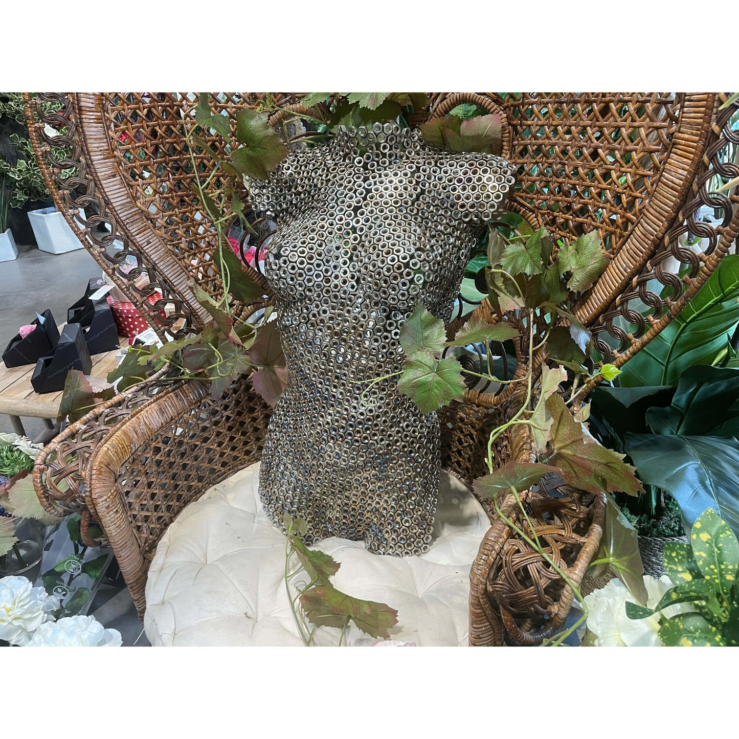 Buste de femme en métal – Sculpture contemporaine H. 62 cm