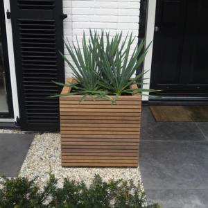 Pot pour fleur bac cube bois exotique Malaga - extérieur jardin - H.60cm