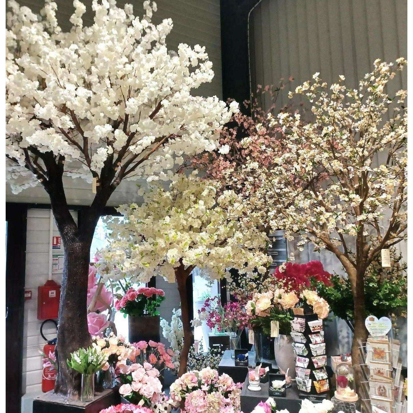 Arbre artificiel fleuri Cerisier du Japon - décoration d'intérieur - H.250cm blanc
